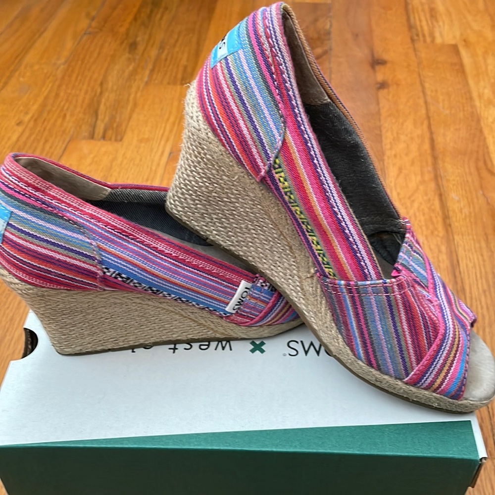 Toms peep toe wedge